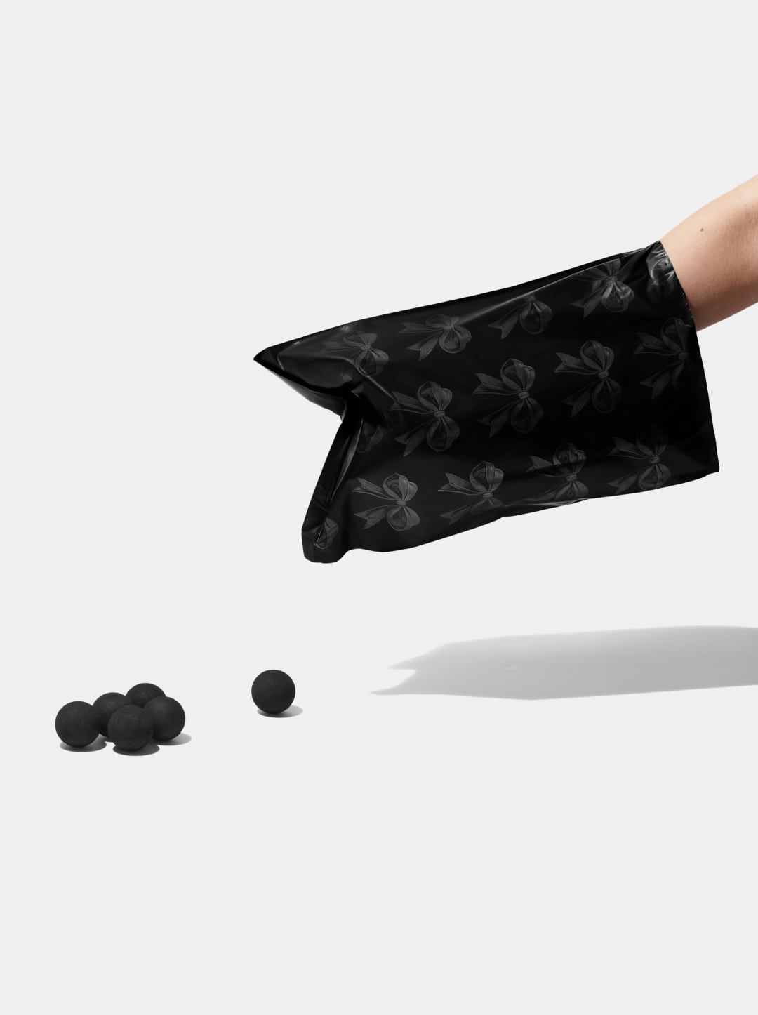 Bow De Noir Pet Poop Bags & Dispenser (1 Dispenser + 1 Roll)