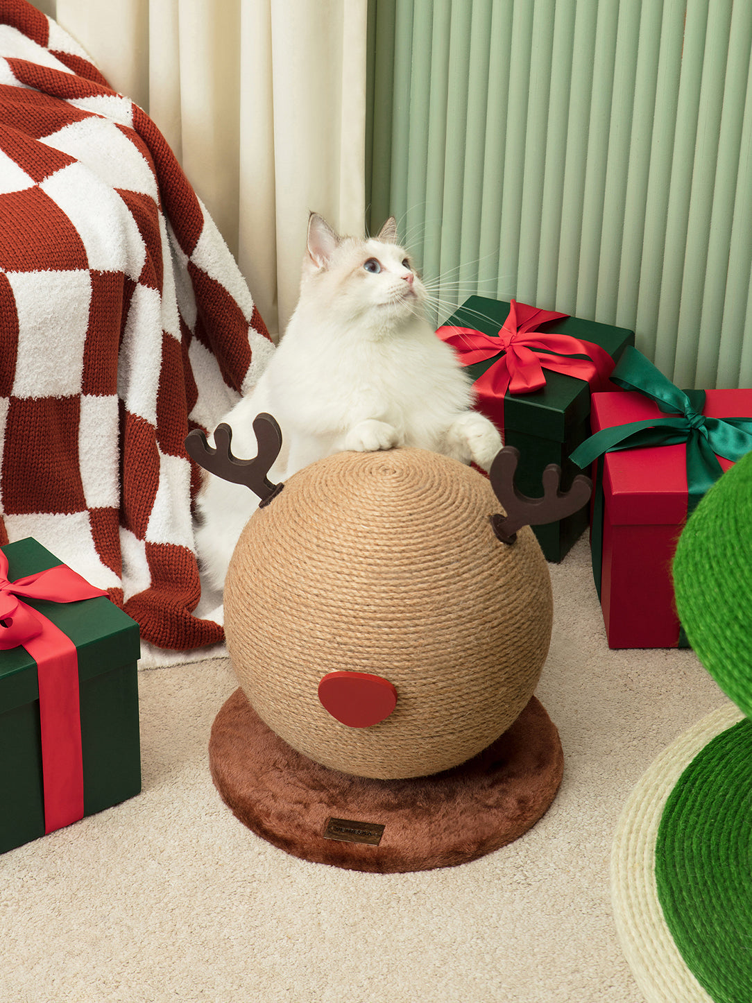 Vetreska - Reindeer Cat Scratching Ball